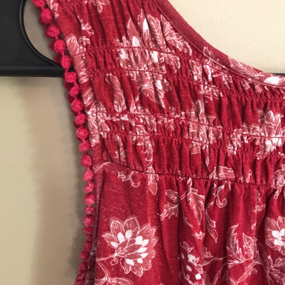 Knox Rose Ruched Red Flower Pattern Tank - Picture 4 of 5